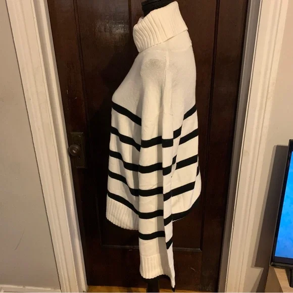 NWT Striped Turtleneck Sweater - Black and White LAUNDRY By Shelli Segal MEDIUM - Picture 2 of 6